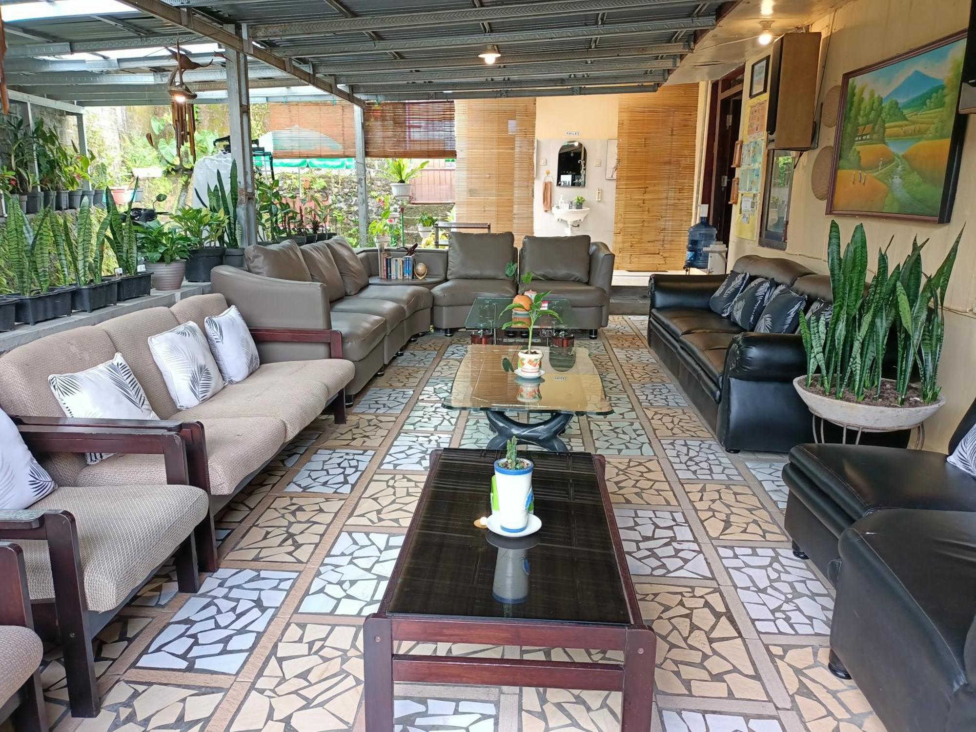 Chacha Homestay & Dormitory Ruteng Εξωτερικό φωτογραφία